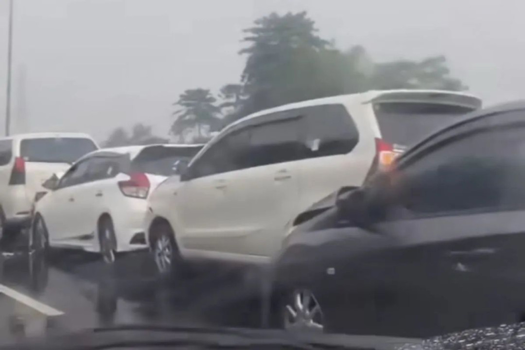 5 Kendaraan Terlibat Kecelakaan Beruntun di Tol Cileunyi