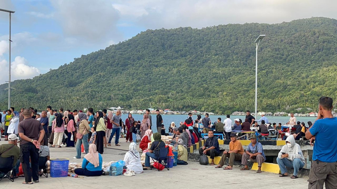 Dilema 48 Pedagang UMKM Pelabuhan Letung: Berjualan di Bawah Terik dan Hujan Tanpa Kepastian