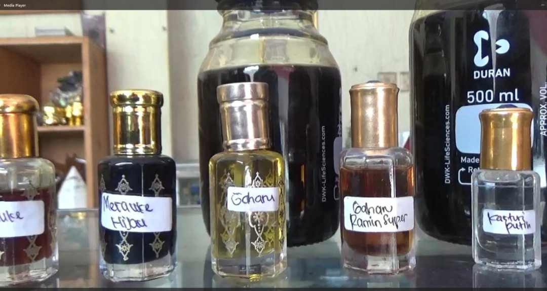 Produsen Minyak Wangi Gaharu dan Cendana di Jombang Kebanjiran Pesanan Saat Ramadan