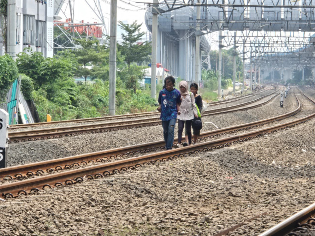 KAI Ingatkan Bahaya Jalur Rel dan Ancaman Pidana bagi Pelanggar