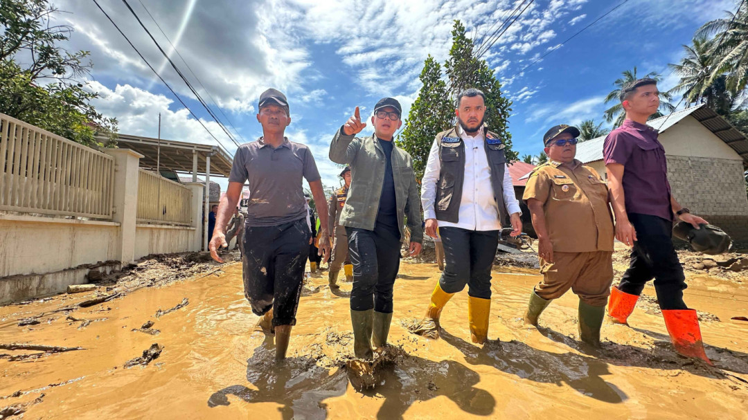 Wamendagri Tinjau Lokasi Banjir di Solok, Tekankan Pendataan dan Pemulihan Cepat