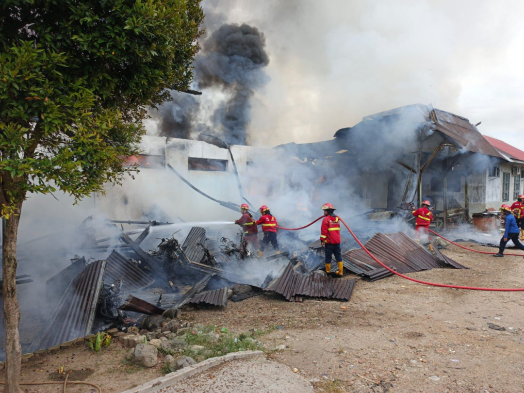 Kantor DLH Padang Terbakar, 3 Bangunan dan 23 Motor Hangus