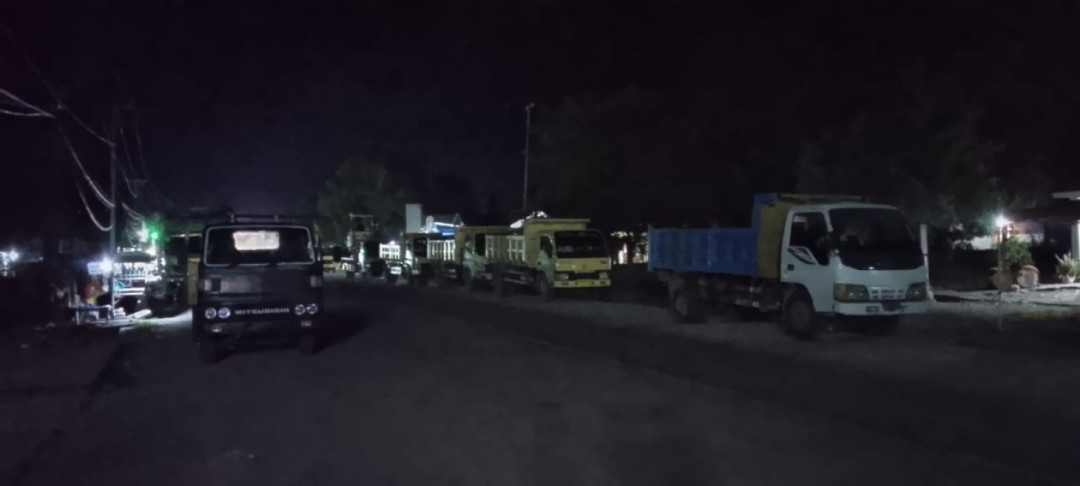 Belasan Sopir Menginap di SPBU Akibat Kelangkaan Solar di Nagekeo