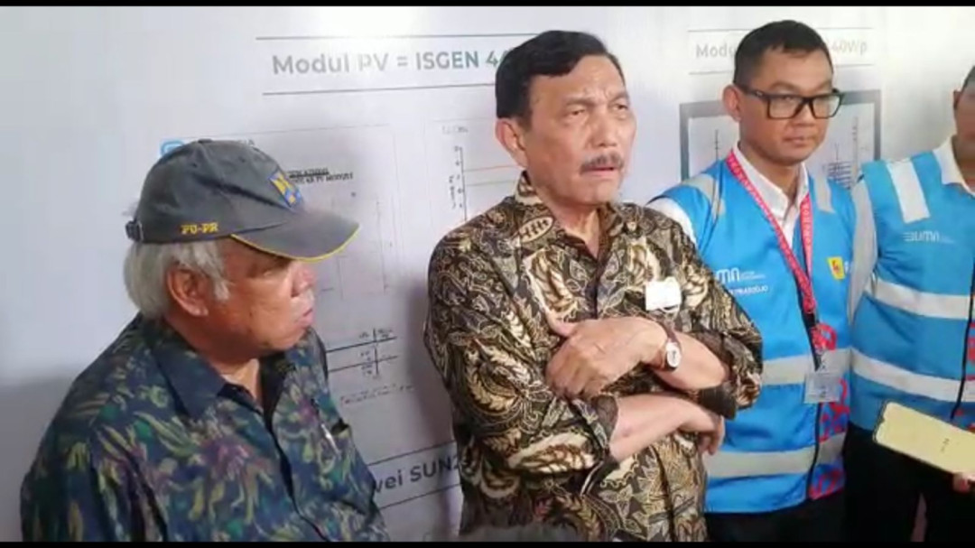 Menko Luhut Resmikan PLTS Terapung Waduk Muara Nusa Dua, Siap Jadi Showcase G20
