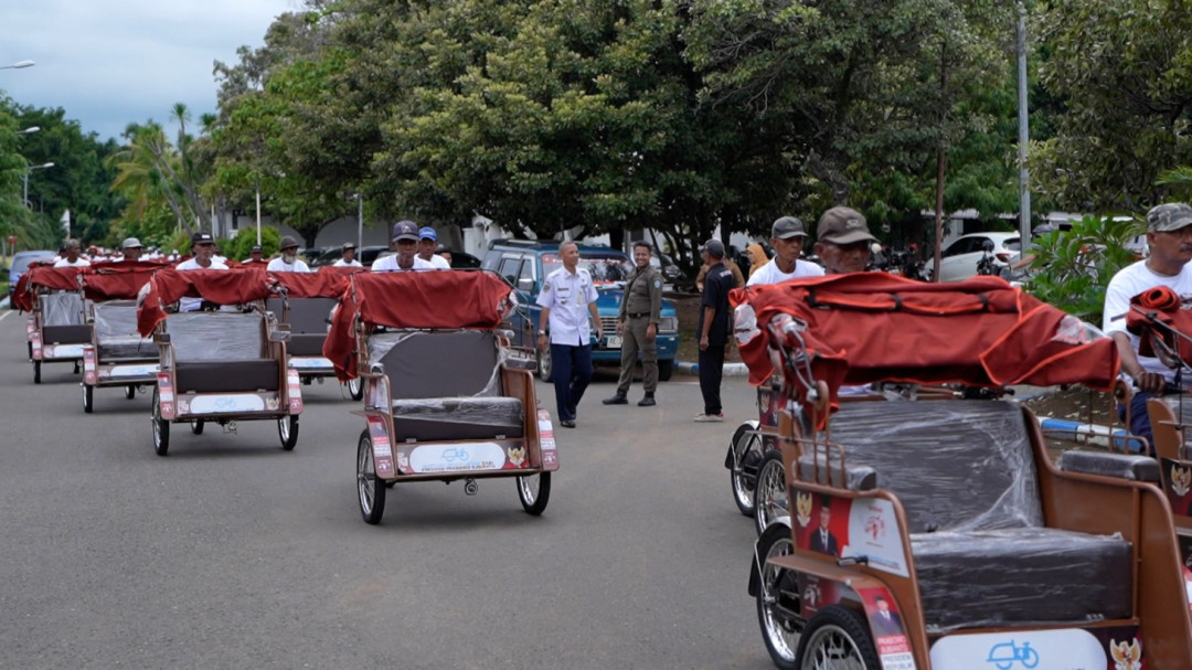 Kisah Pengayuh Becak Listrik Penerima Bantuan Presiden Prabowo