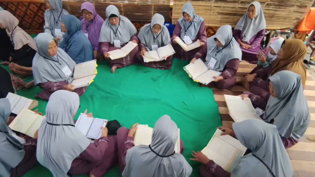 Semangat Lansia Indramayu Ikuti Pesantren Ramadan
