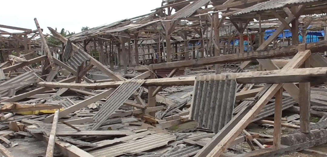 Ratusan Lapak Pasar Rusak Dihantam Puting Beliung di Lampung Selatan