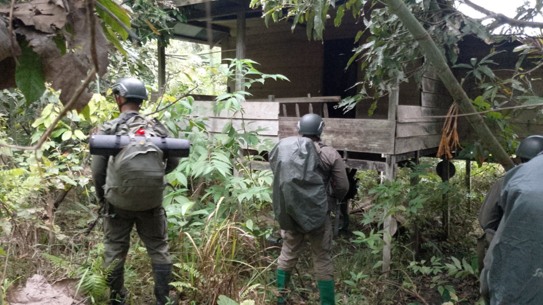 Tim Alfa 2 Sisir Bekas Camp Teroris di Pegunungan Poso