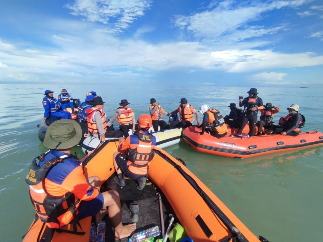 Pencarian Nihil, Dua Murid SD Terseret Ombak di Padang Masih Dicari