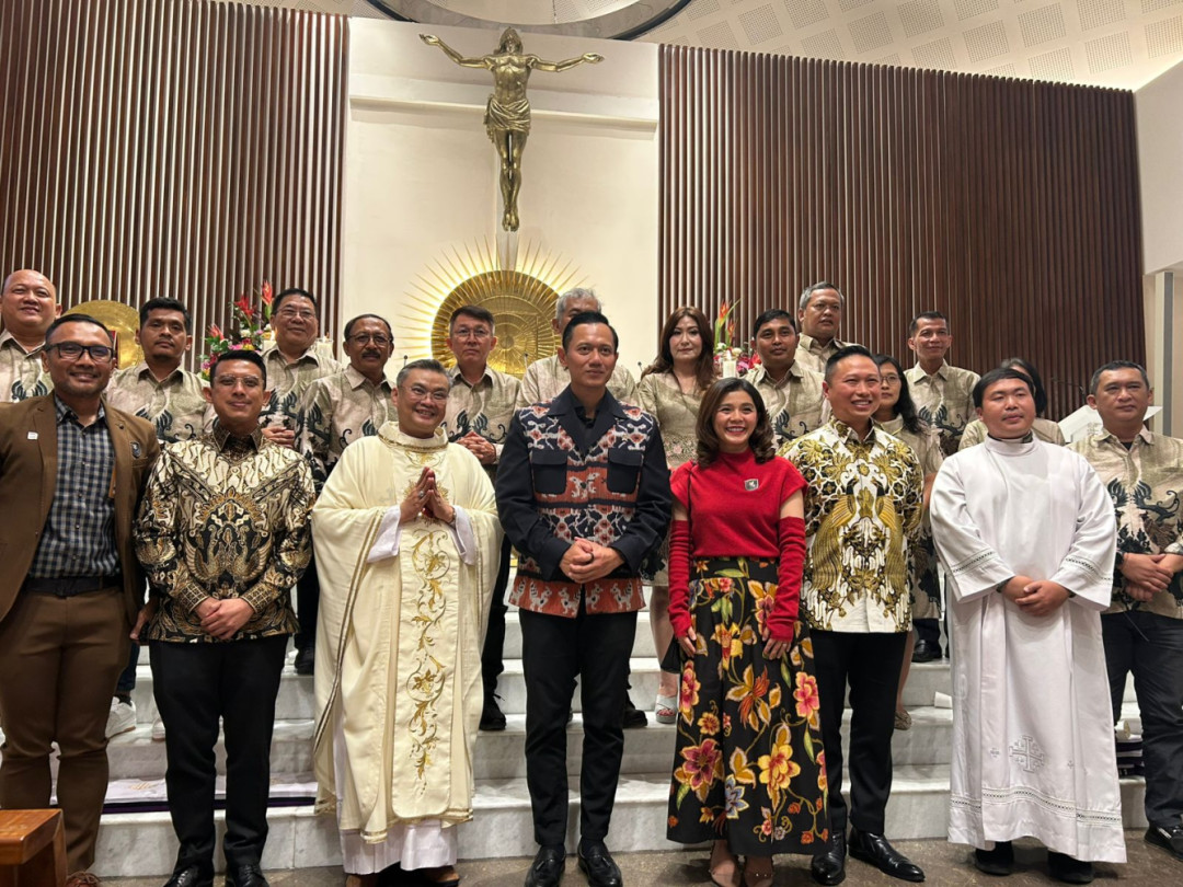 Menko AHY Hadiri Misa Malam Paskah di Gereja Kalvari Lubang Buaya: Simbol Solidaritas dan Toleransi
