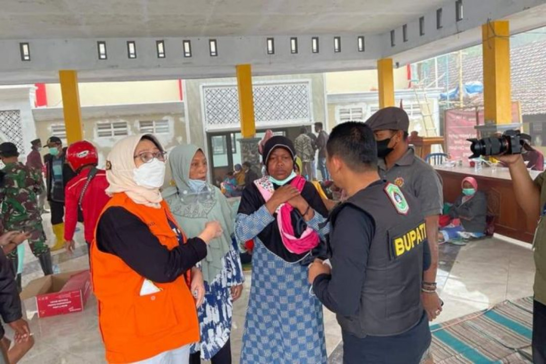 Pemkab Lumajang Siapkan Logistik Bagi Pengungsi Erupsi Gunung Semeru