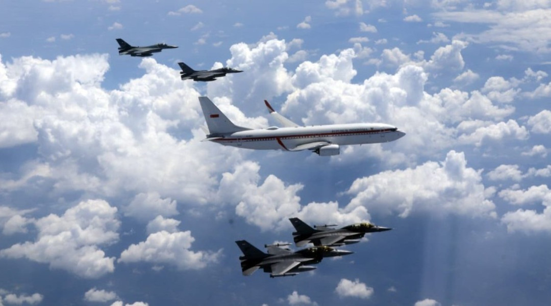 Kunker ke Magelang, Pesawat Kepresidenan Dikawal Enam Jet Tempur TNI AU