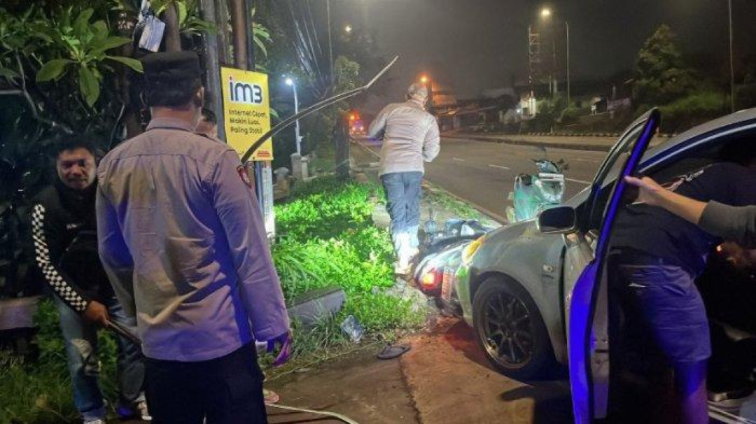 Viral Aksi Pengemudi Mobil Kejar Pemotor Berboncengan Bawa Celurit di Kawasan Exit Tol Bawen, Semarang