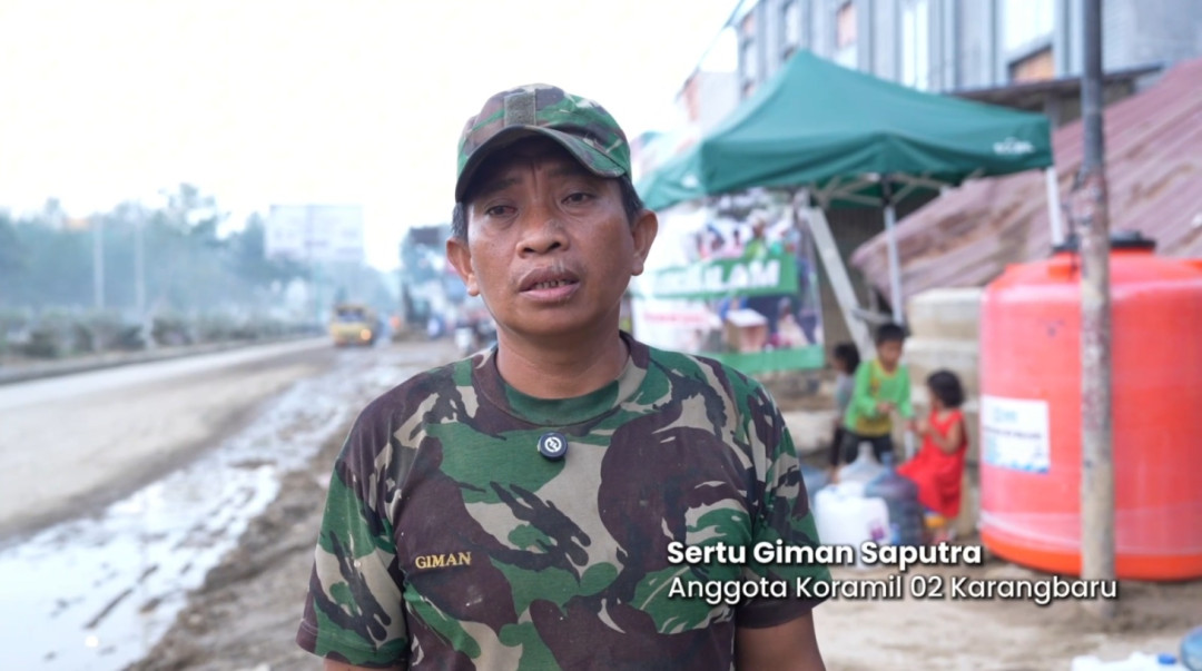 Kisah Sertu Giman Evakuasi Warga di Tengah Banjir Aceh Tamiang