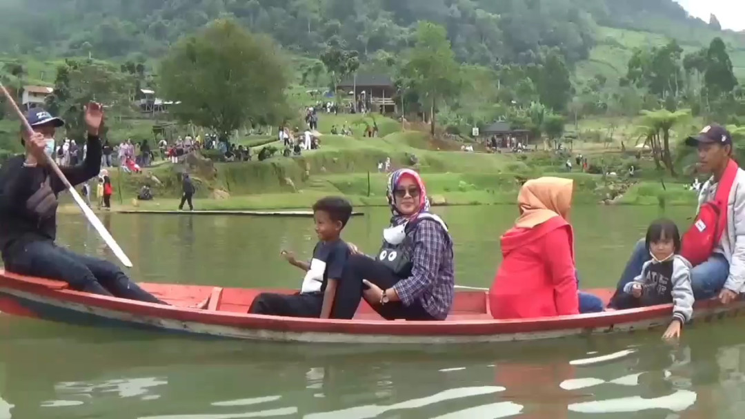 Libur Tahun Baru, Cisoka Eco Green Park Sumedang di padati Pengunjung