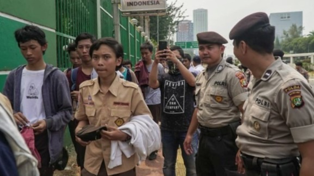 Antisipasi Aksi Demonstrasi: Polisi Dekati Sekolah Cegah Pelajar Ikut Demo Buruh