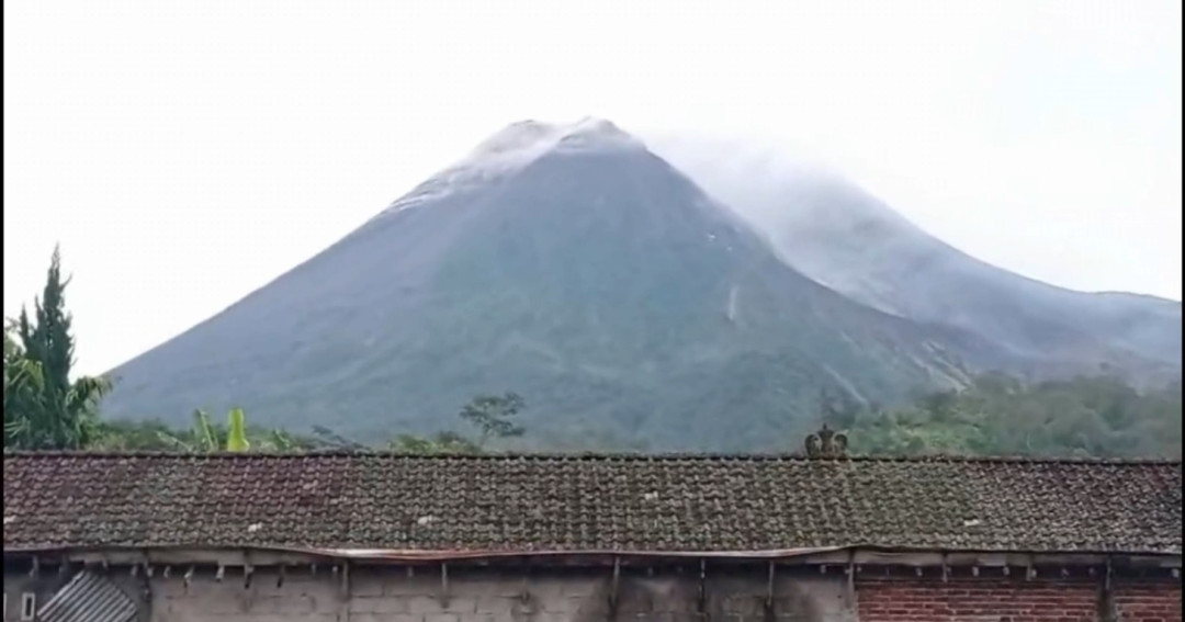 Gunung Merapi Kembali Mengeluarkan Awan Panas Guguran