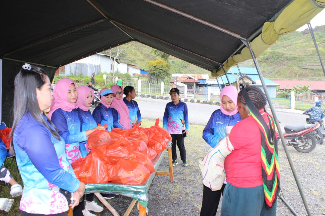 Kodim 1714/Puncak Jaya Gelar Bazar Ramadan Murah untuk Warga