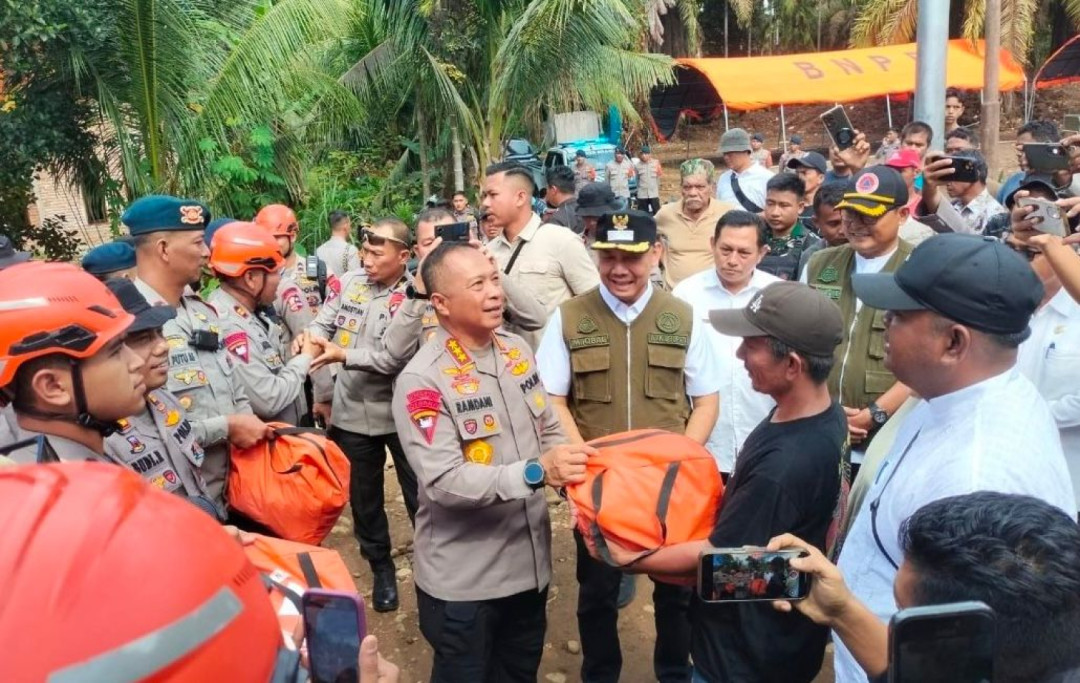 Dankor Brimob Polri Tinjau Percepatan Pemulihan Pasca-Banjir Bandang di Agam