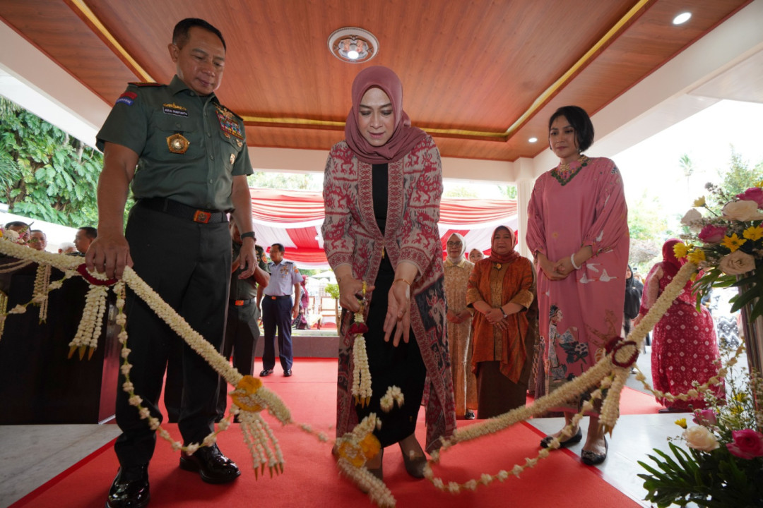 Panglima TNI Bersama Ketum Dharma Pertiwi Resmikan Kantor Dharma Pertiwi di Menteng