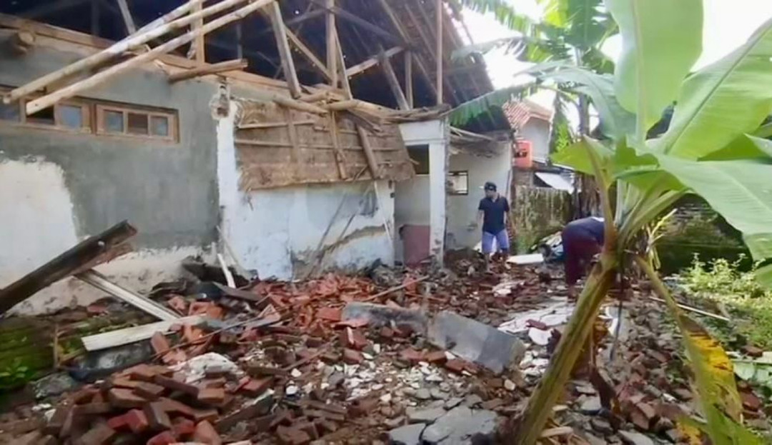Puluhan Rumah Rusak Diterjang Angin Puting Beliung di Kuningan