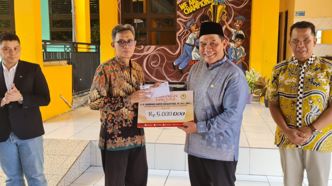 BHS Salurkan Bantuan CSR untuk Fasilitas Sekolah di SMAN 10 Surabaya