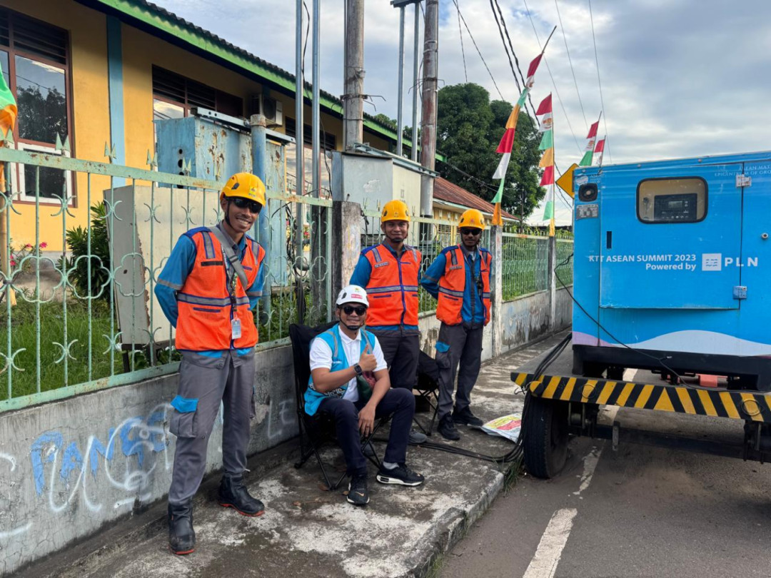 Sambut Idul Fitri dan Paskah, PLN Larantuka Lakukan Perabasan dan Uprating Jaringan