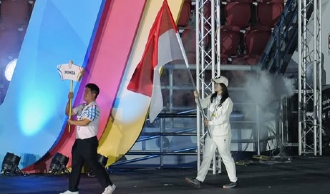 SEA Games 2025: Tutup Perjuangan, Kierana Alexandra Kibarkan Merah Putih di Closing Ceremony