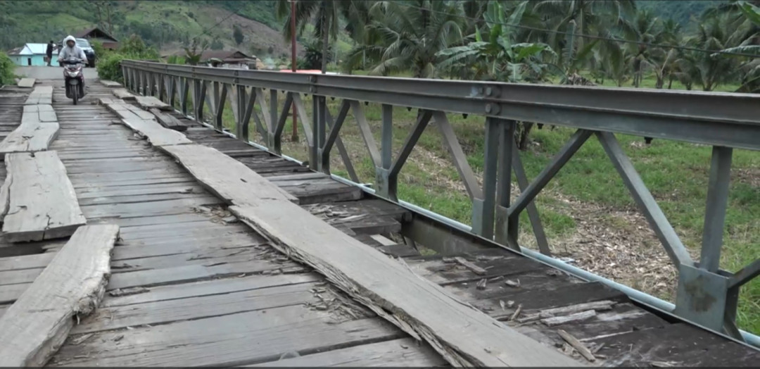 Jembatan Rusak Warga Desa Potanga Terancam Terisolasi