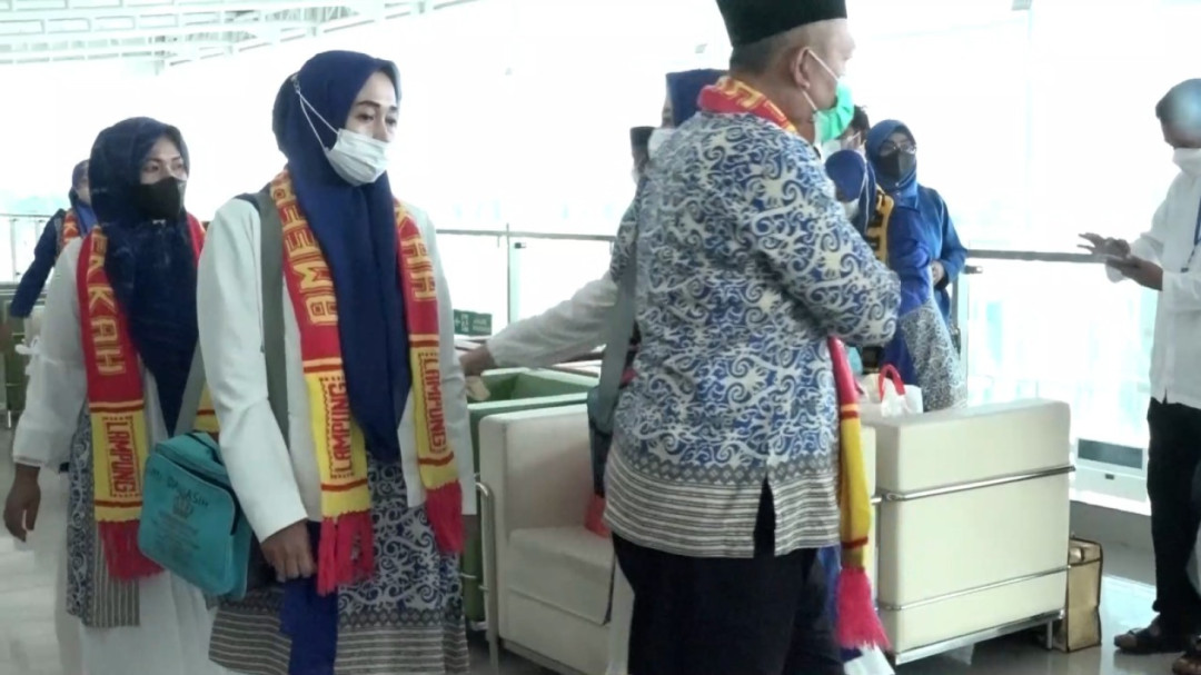 Jamaah Umroh Perdana Asal Lampung Diberangkat