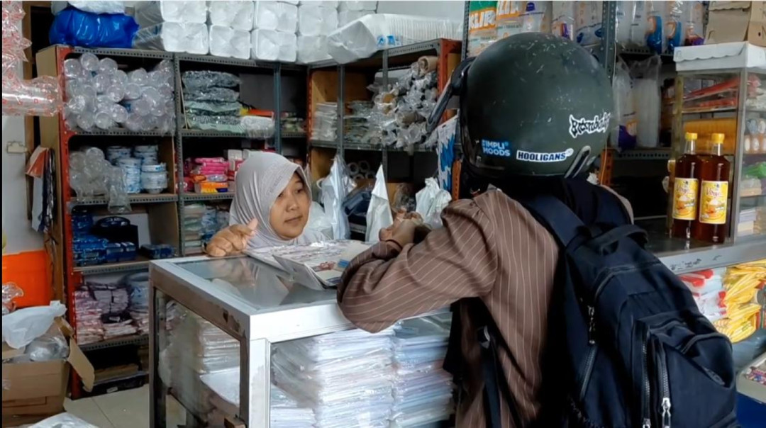 Pelaku UMKM Jember Keluhkan Kenaikan Harga Wadah Plastik