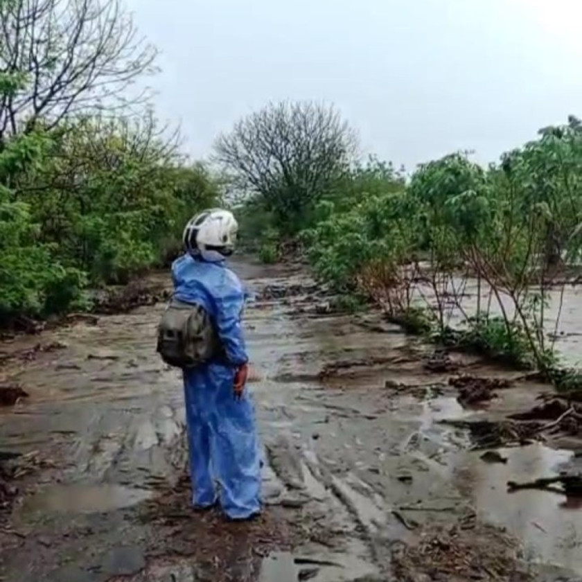 BPBD Flores Timur Bersihkan Jalan Terdampak Banjir Lahar Gunung Lewotobi