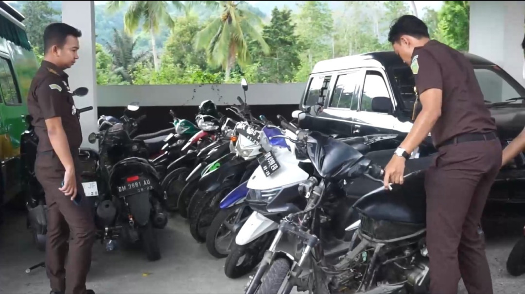 Kejari Bone Bolango Tertibkan Puluhan Kendaraan Dinas Pemda