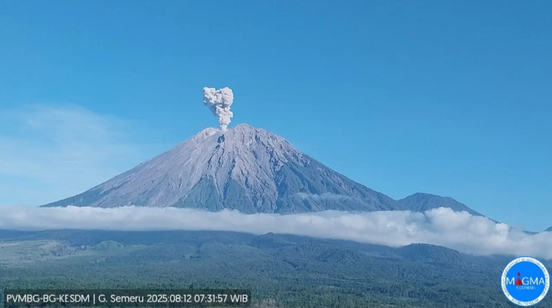 Gunung Semeru Kembali Erupsi, Awan Panas Meluncur ke Barat Daya