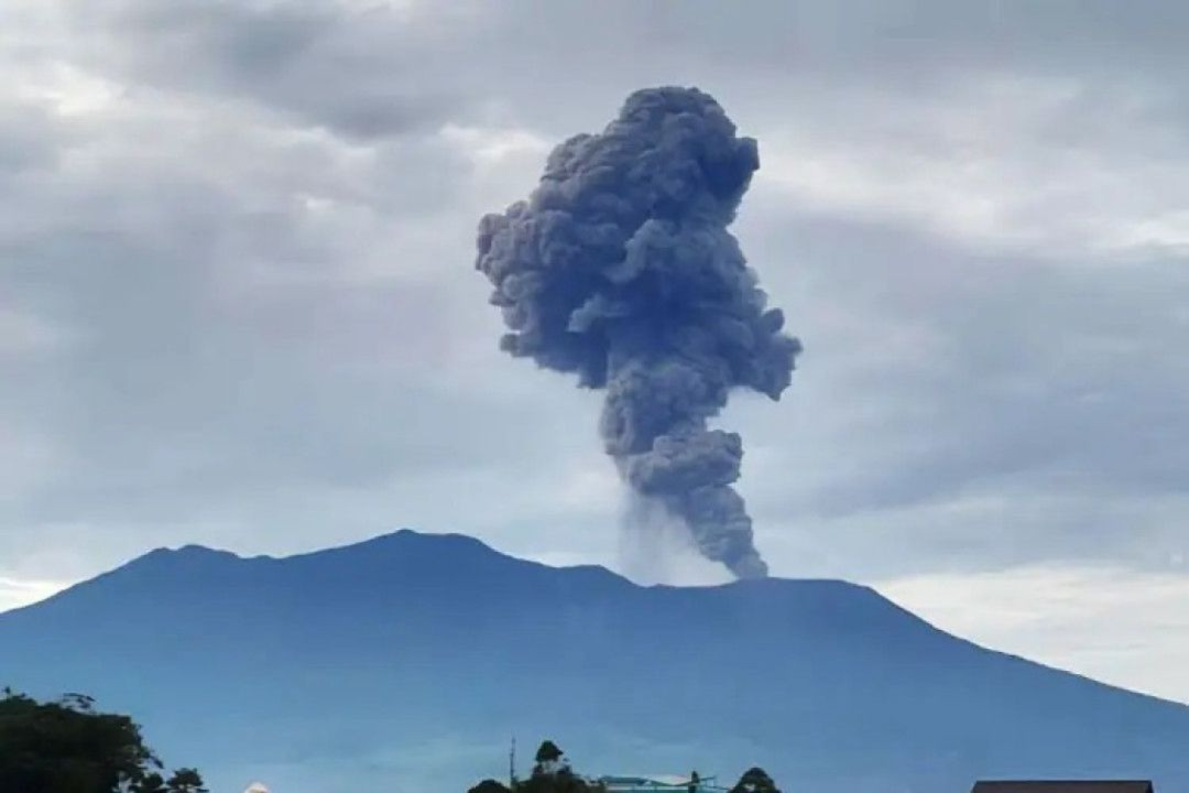 Gunung Marapi Dua Kali Erupsi, Status Masih Waspada