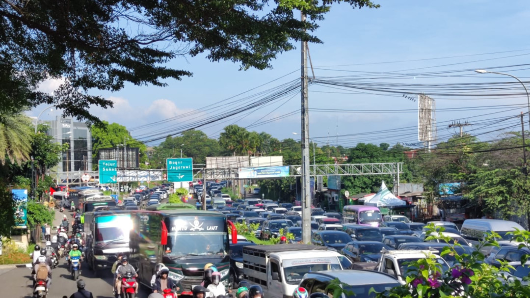 Kemacetan Jalur Puncak Sempat Terkendala di Titik Persimpangan