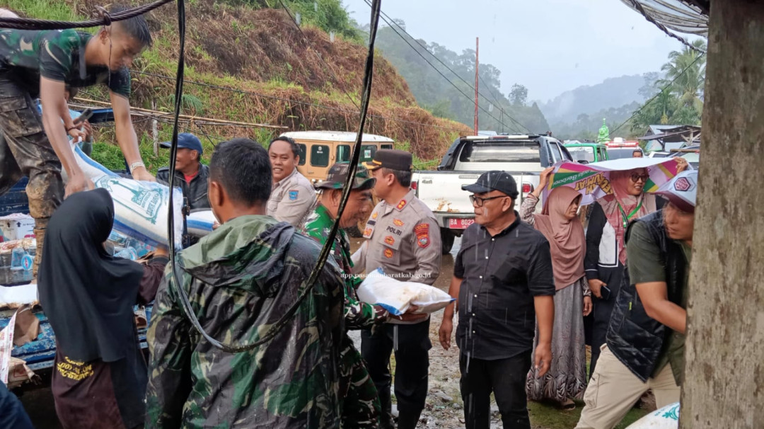 4.292 Warga Pasaman Barat Masih Mengungsi Imbas Terdampak Banjir dan Longsor