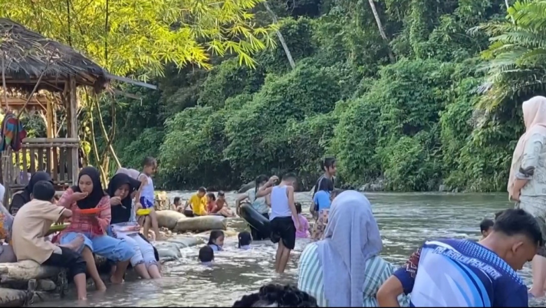 Wisata Pemandian jadi Favorit Warga Habiskan Libur Sekolah dan Perayaan Nataru