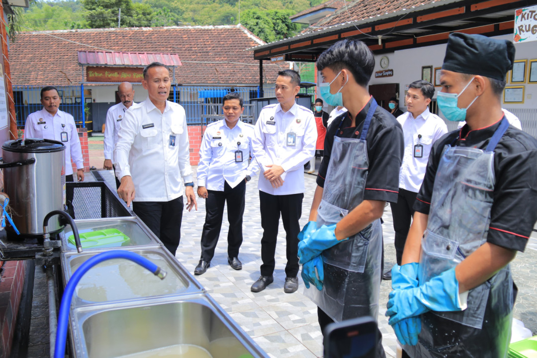 24 Narapidana Terima Remisi Khusus Waisak 2025 di Jatim