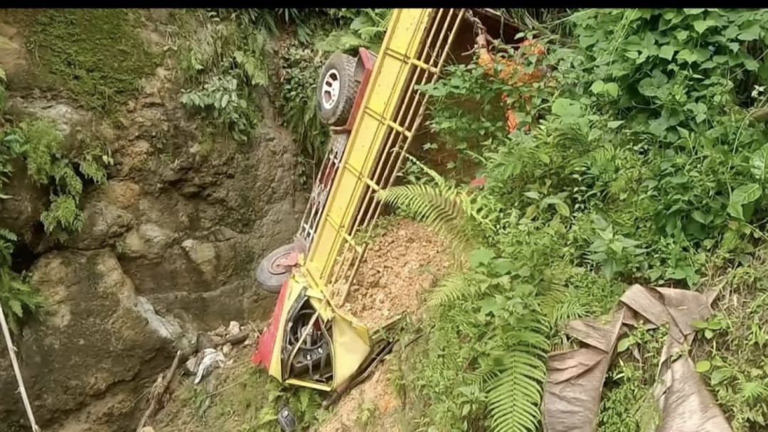 Truk Terguling ke Sungai Sedalam 10 Meter, Sopir Tewas di Tempat