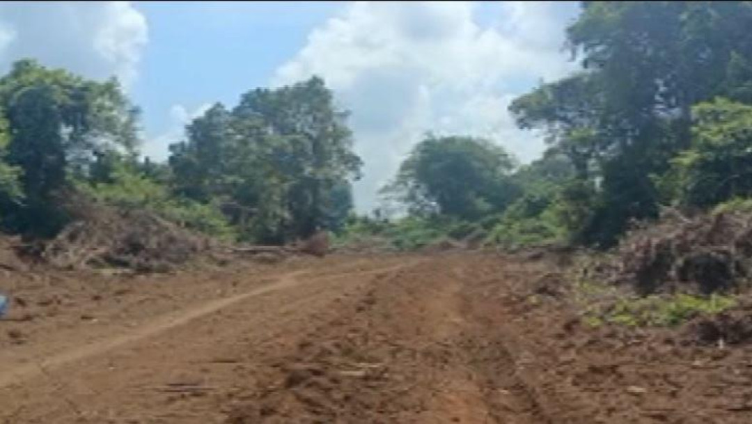 Oknum Kades Sugih Waras Gusur Makam, Warga Laporkan Ke Polisi
