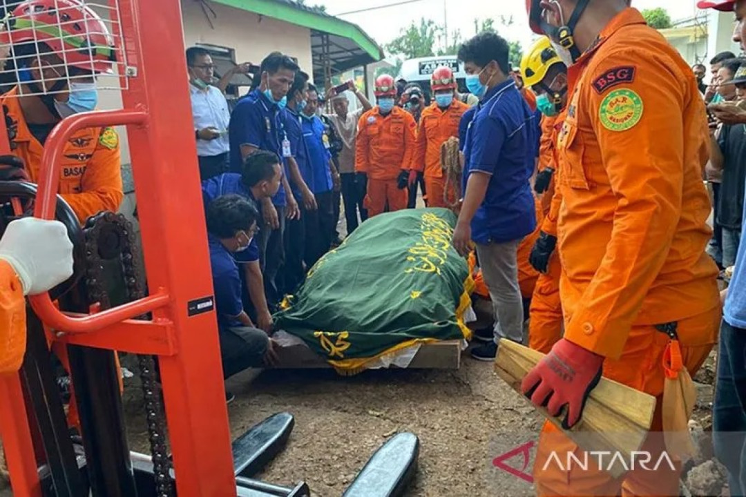 Jenazah Pria Pengidap Obesitas Fajri Dimakamkan Dengan Bantuan Alat Dari Basarnas