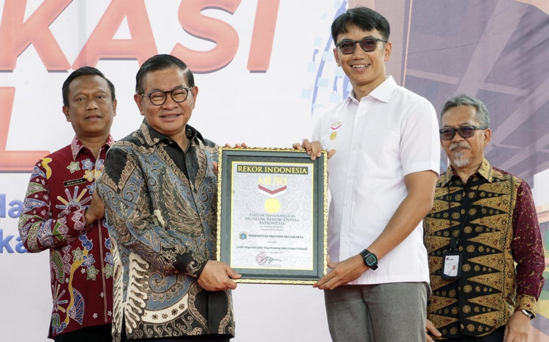 Cetak Rekor MURI, 1.326 Tiang Tol Dimural di Jakarta Timur