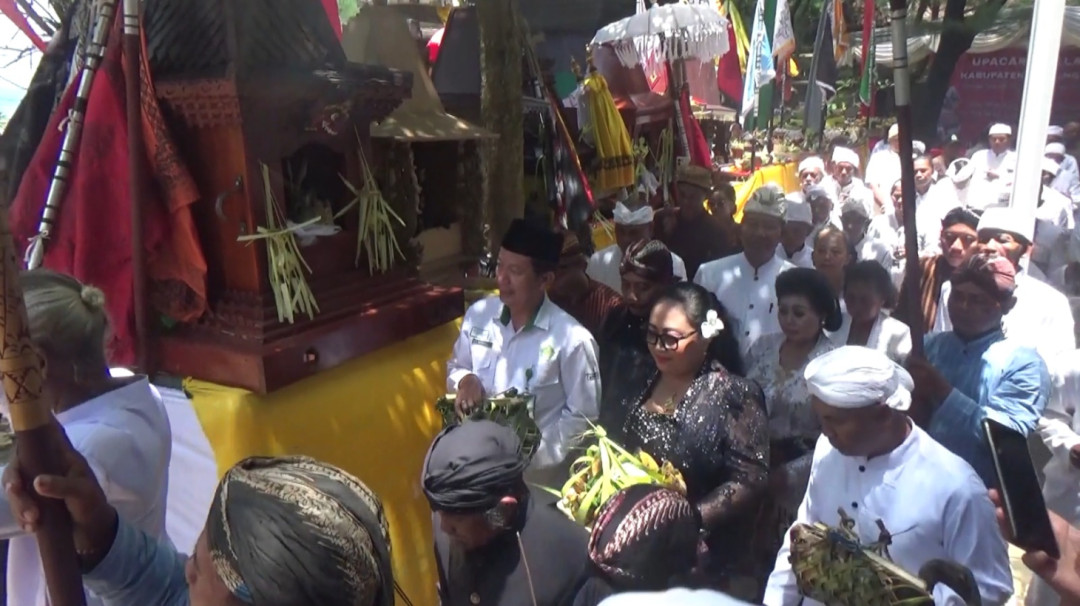 Ribuan Umat Hindu Gelar Melasti di Pantai Ngobaran