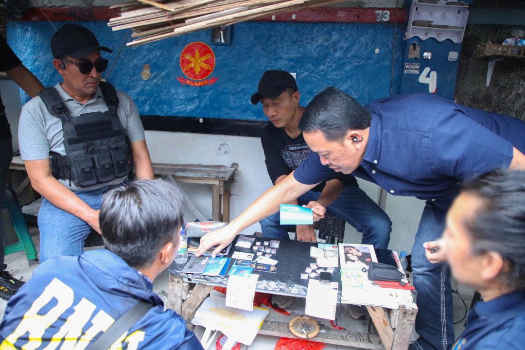 Gerebek Kampung Ambon, BNN dan Polri Amankan 8 Tersangka dan Setengah Kilo Sabu