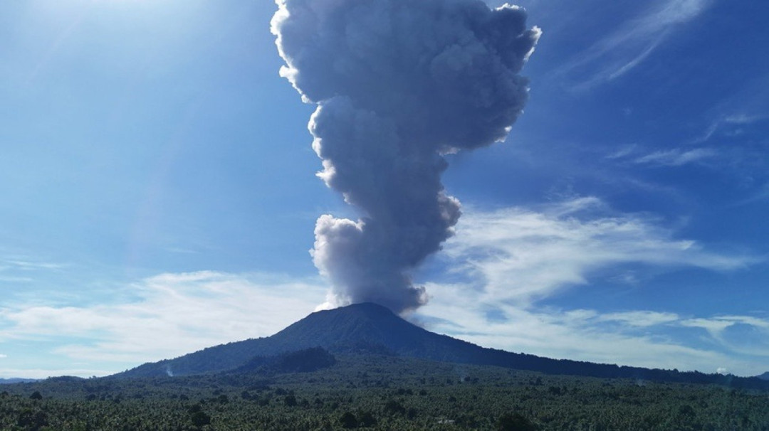 Naik level 'Awas', BNPB Siaga Letusan Gunung Ibu