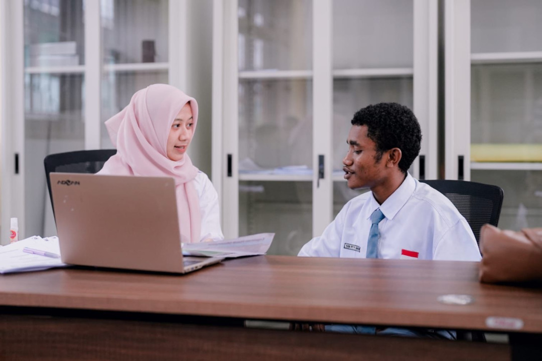 Noreka, Guru Muda dari Jawa yang Mengajar dengan Hati di Papua