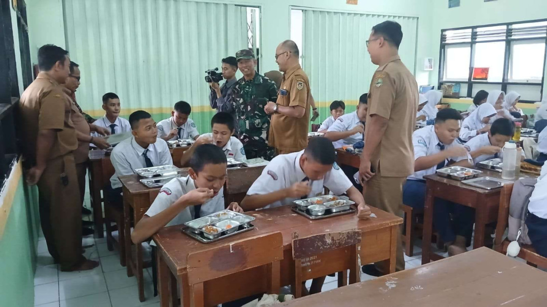Program Makan Bergizi Gratis di Purwakarta, 2.957 Siswa dari 9 Sekolah Ikut Serta