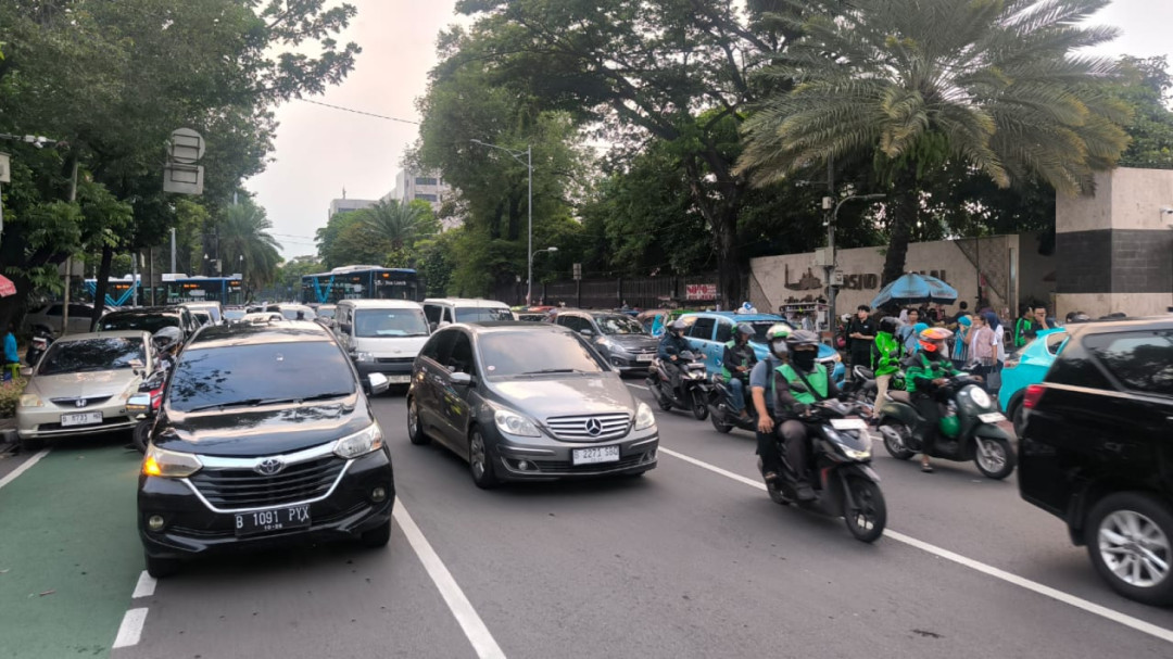 Misa Paus Leo XIV, Kawasan Katedral Macet dan Dijaga Ketat