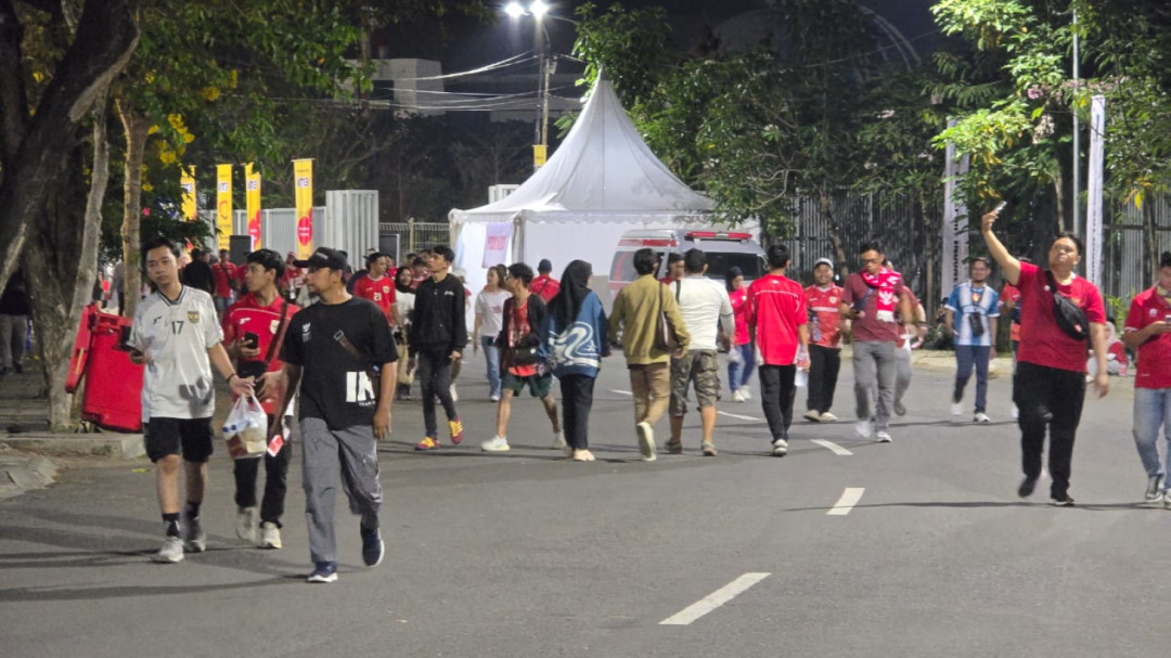 Indonesia vs Lebanon, Suporter Berbagai Daerah Padati Stadion GBT